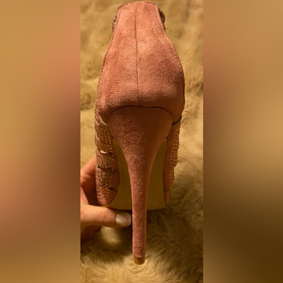 Fashion Nova pink 6.5 woman’s heels - Picture 4 of 7